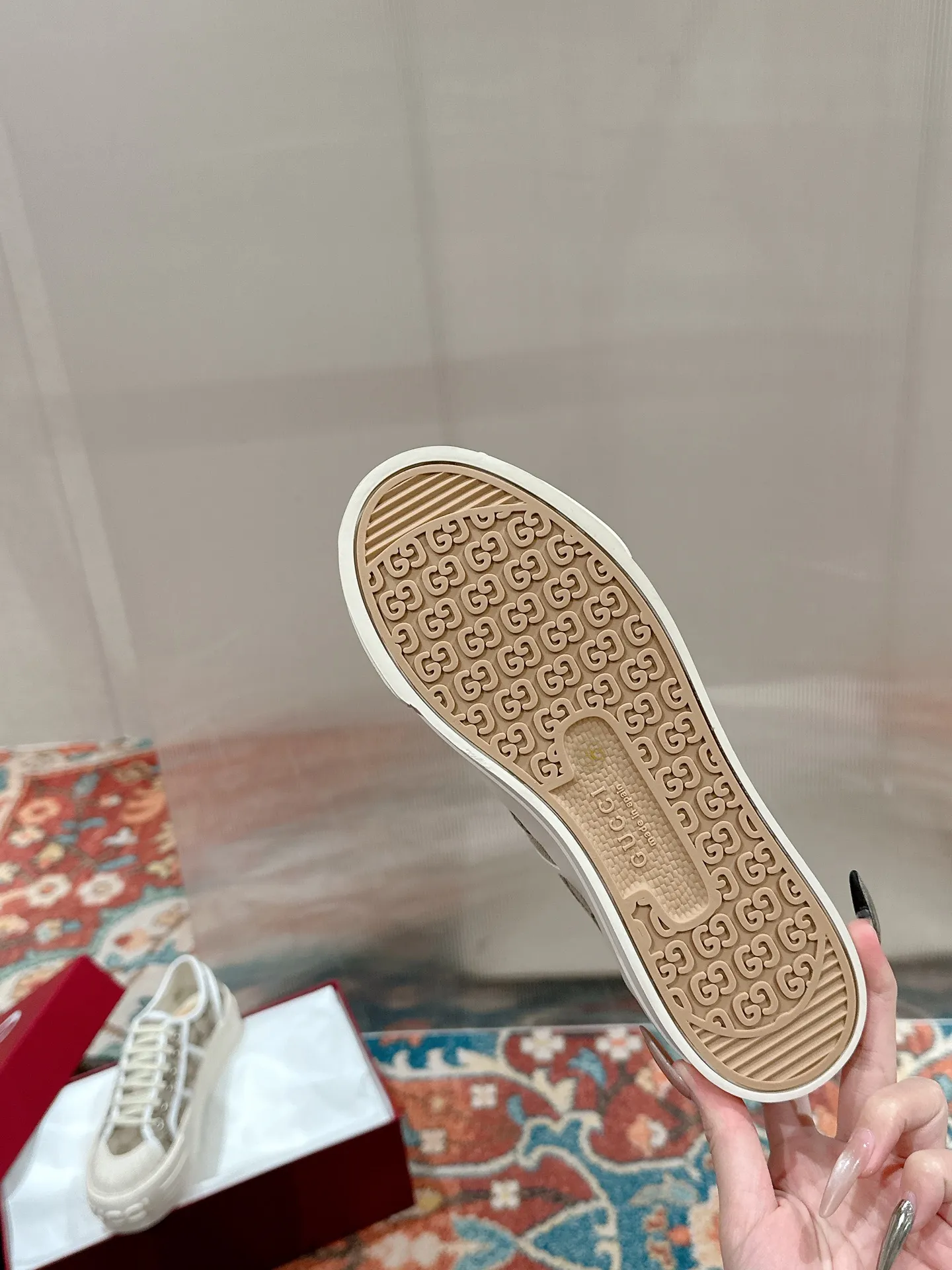 👟👟Ex-factory price 520👟👟 Women's models are new🆕 Arrival Gucci tennis 1977 classic Loft series canvas shoes... 2025 hot recommended model, G+1977×Disney cooperation series... GG canvas is made of finished products and incorporates brand elements. The retro style is rich, the classics and feelings are perfect for recall! Each color fabric developed by the original version is customized by the original version, and we pursue the ultimate in large-scale products! Market-level top version ⚠ Fabric: Customized GG cloth electric embroidery/5D washed distressed canvas Lining: Customized terry cloth lining (the feet are fitted and cannot be disassembled) Outsole: Original molded TPU two-color outsole Size: 35-40 (41 customized)